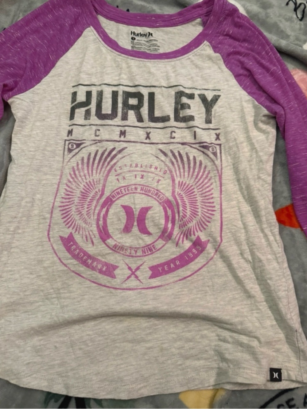 Hurley White Tee with Purple Trim - Picture 4 of 4